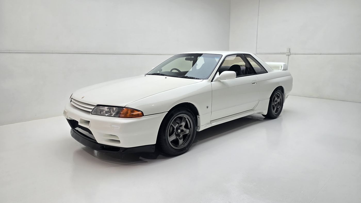 Nissan Skyline R32 GT-R in white pearl, front three-quarter