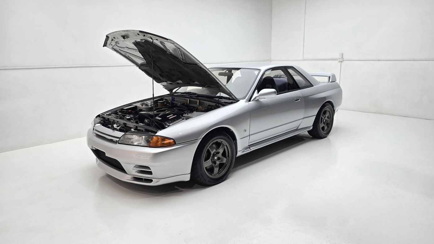 Nissan Skyline R32 GT-R in silver, front three-quarter